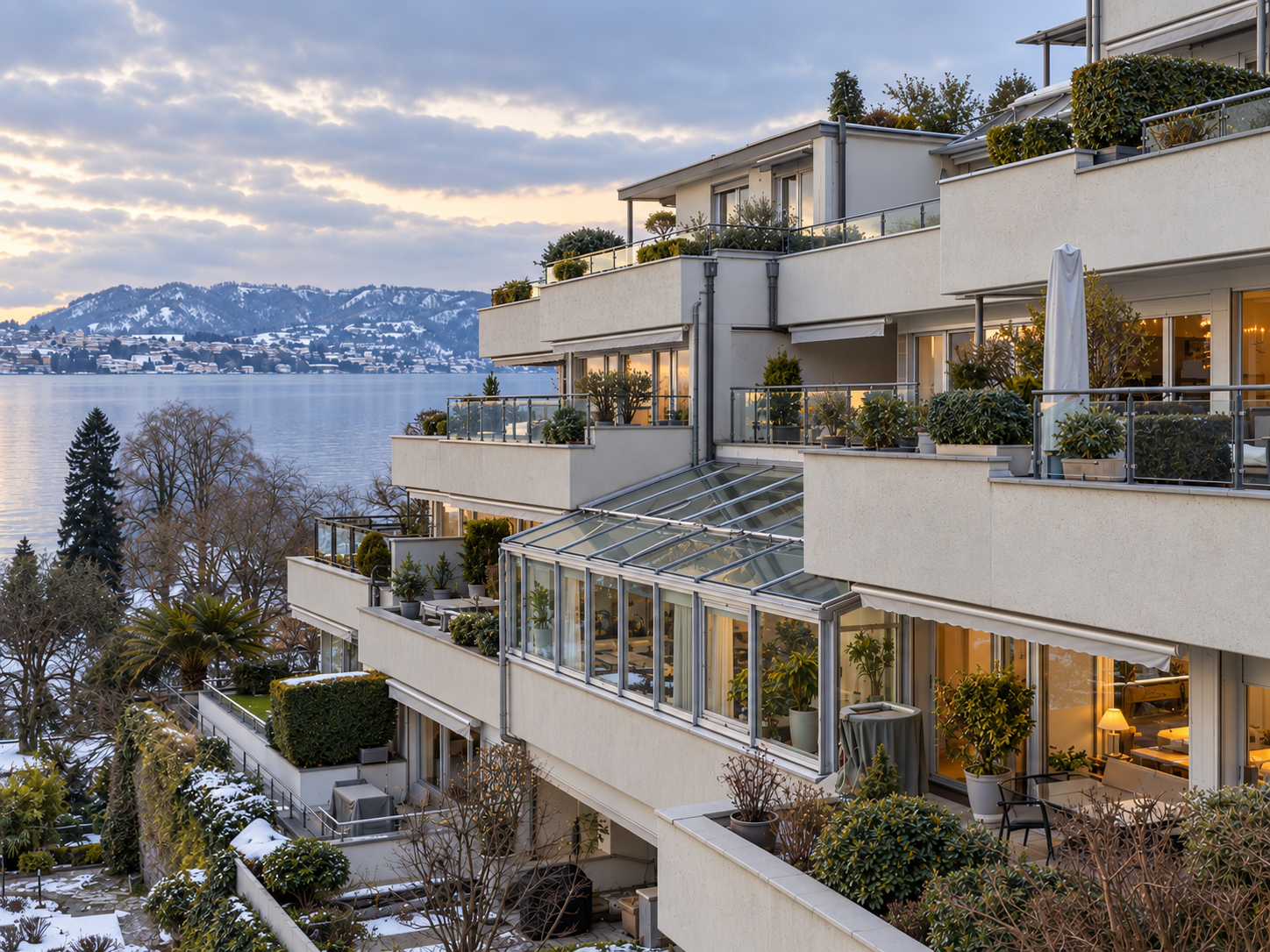 Terrassenwohnanlage mit Fassadenschaden (Beispielbild)